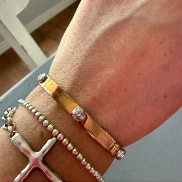 Henri Bendel Hinged Rose Gold bangle Bracelet - Picture 1 of 12